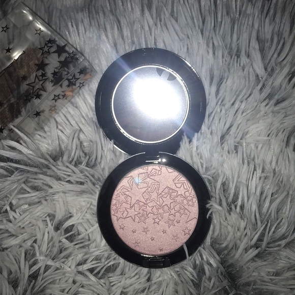 MAC Opalescent Powder Shooting Star highlight - Picture 10 of 13